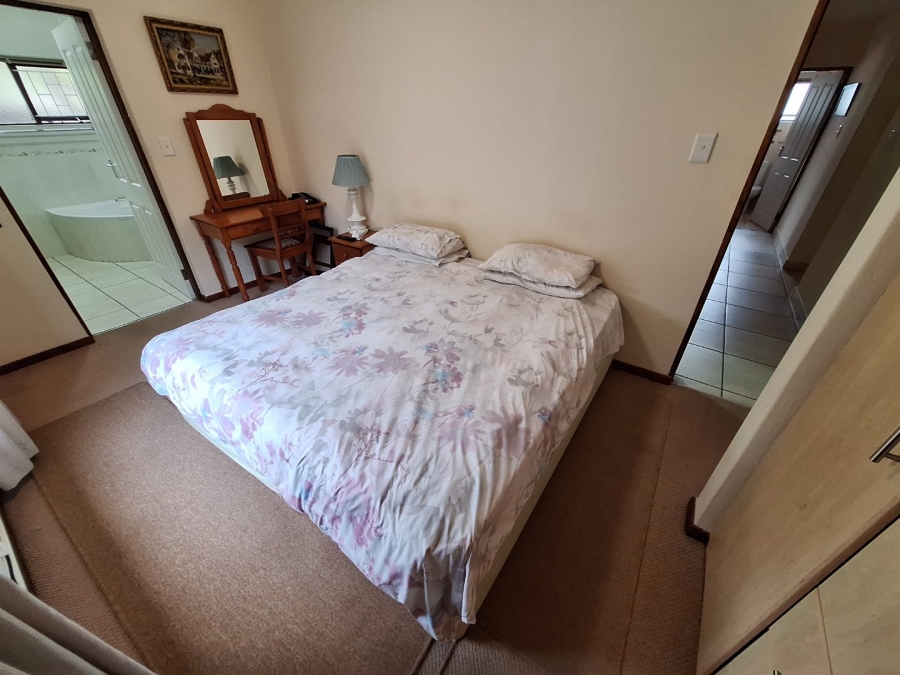 6 Bedroom Property for Sale in Bayview Western Cape